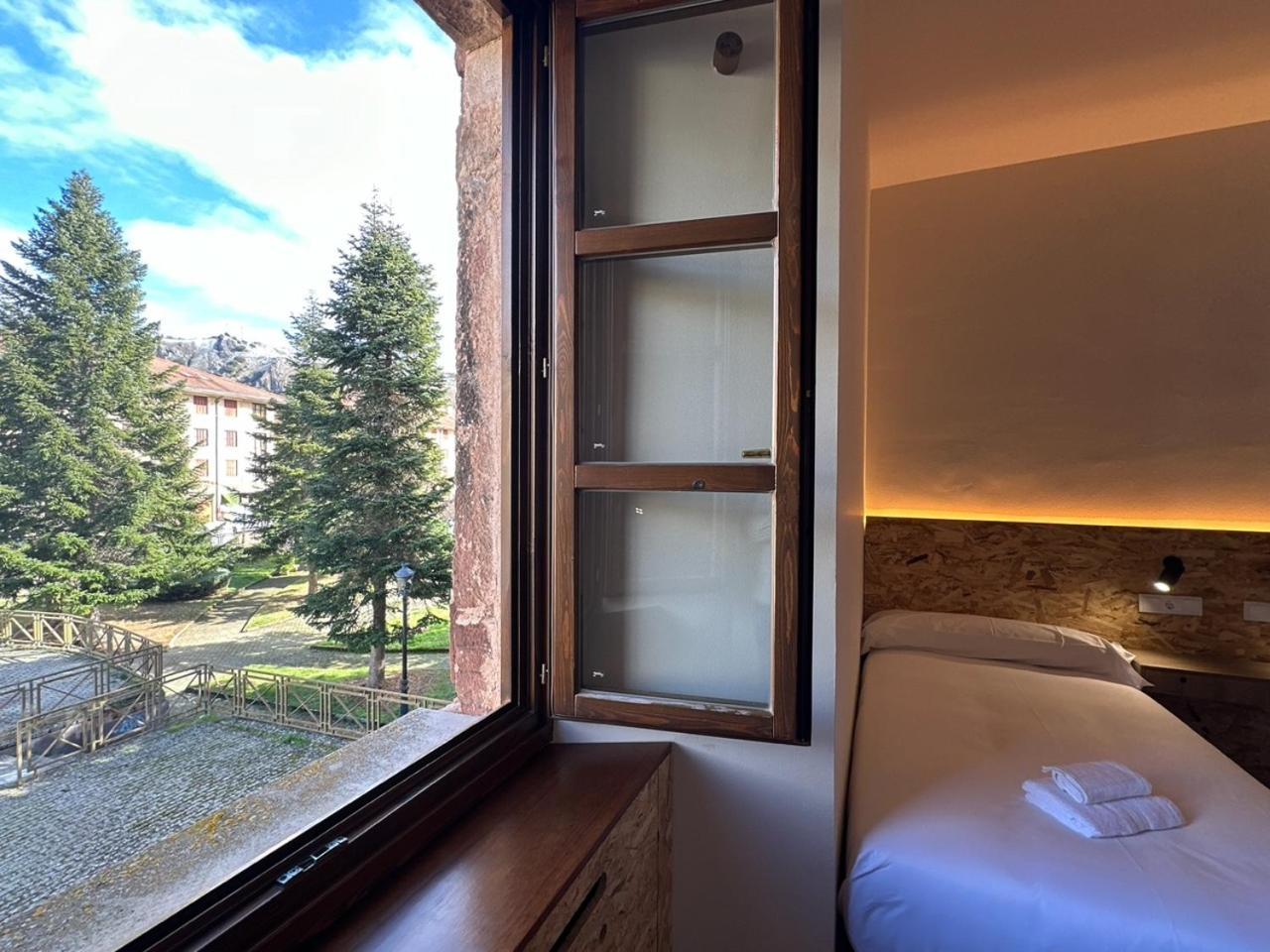 Hotel Y Albergue Real Fabrica De Ezcaray Eksteriør billede